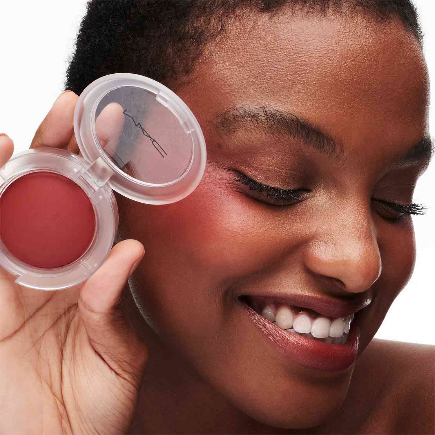 GLOW PLAY CUSHIONY BLUSH (BLUSH EN CREMA)